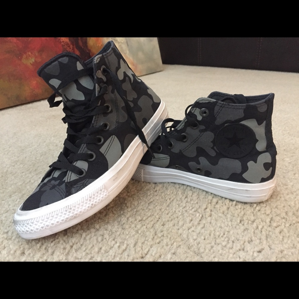 LIKE NEW black&gray camo high top converse